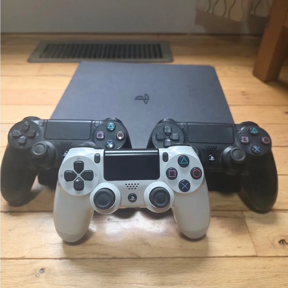 Playstation 4 with original wires, 3 controllers and 2 games.